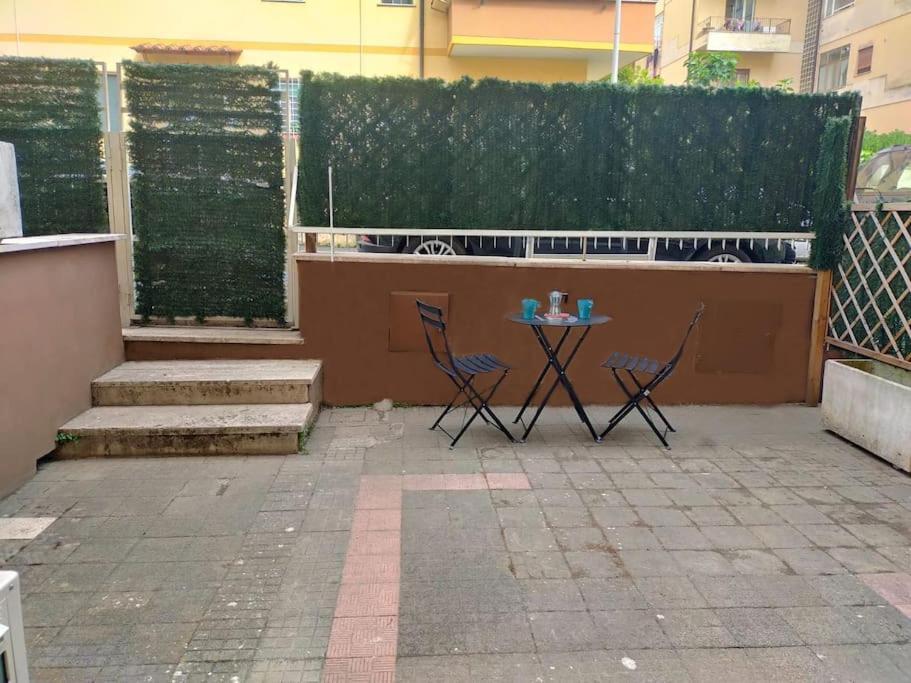 Gemelli Holidays -2 Easy Lofts, Groundfloor With Courtyard, Mezzanine Bedroom, Baby & Pet Friendly, Near Monte Mario Station Connecting To Center In 20 Minutes, 2 Steps From Bus, Groceries, Restaurants, Park, Cycle Path - Warm Guest Care In 4 Languag ภายนอก รูปภาพ