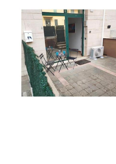 Gemelli Holidays -2 Easy Lofts, Groundfloor With Courtyard, Mezzanine Bedroom, Baby & Pet Friendly, Near Monte Mario Station Connecting To Center In 20 Minutes, 2 Steps From Bus, Groceries, Restaurants, Park, Cycle Path - Warm Guest Care In 4 Languag ภายนอก รูปภาพ