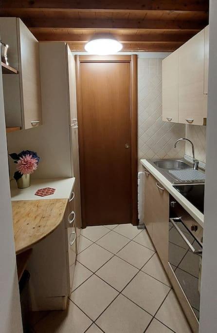 Gemelli Holidays -2 Easy Lofts, Groundfloor With Courtyard, Mezzanine Bedroom, Baby & Pet Friendly, Near Monte Mario Station Connecting To Center In 20 Minutes, 2 Steps From Bus, Groceries, Restaurants, Park, Cycle Path - Warm Guest Care In 4 Languag ภายนอก รูปภาพ
